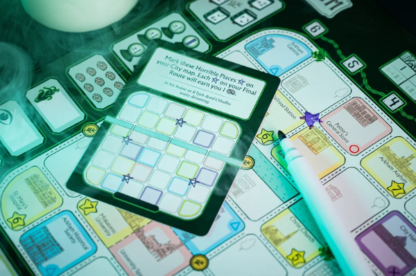 Arkham Horror: Travel Guide (anglais)